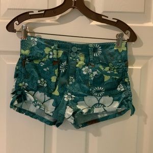 Fun cotton flower shorts